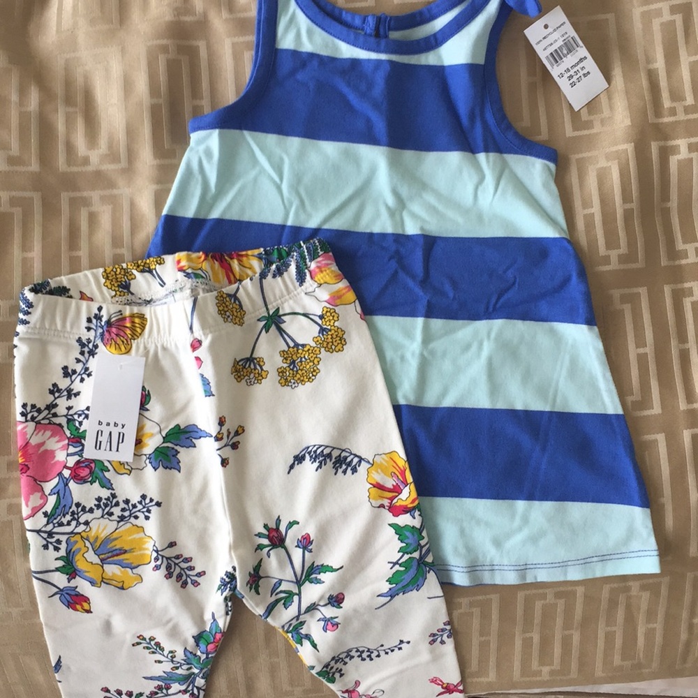 Baby girl gap outfit 12-18 months